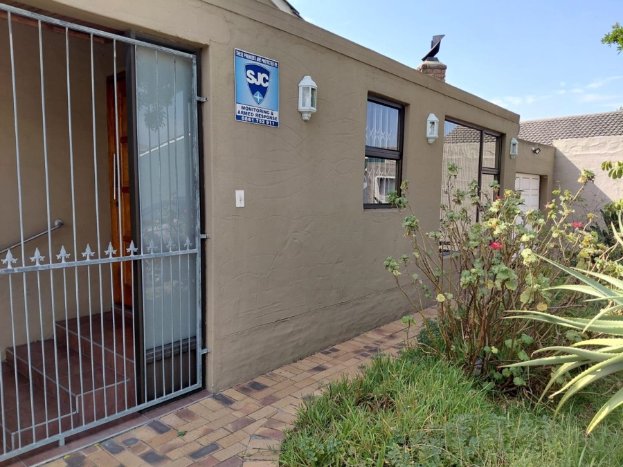 To Let 3 Bedroom Property for Rent in Northpine Western Cape